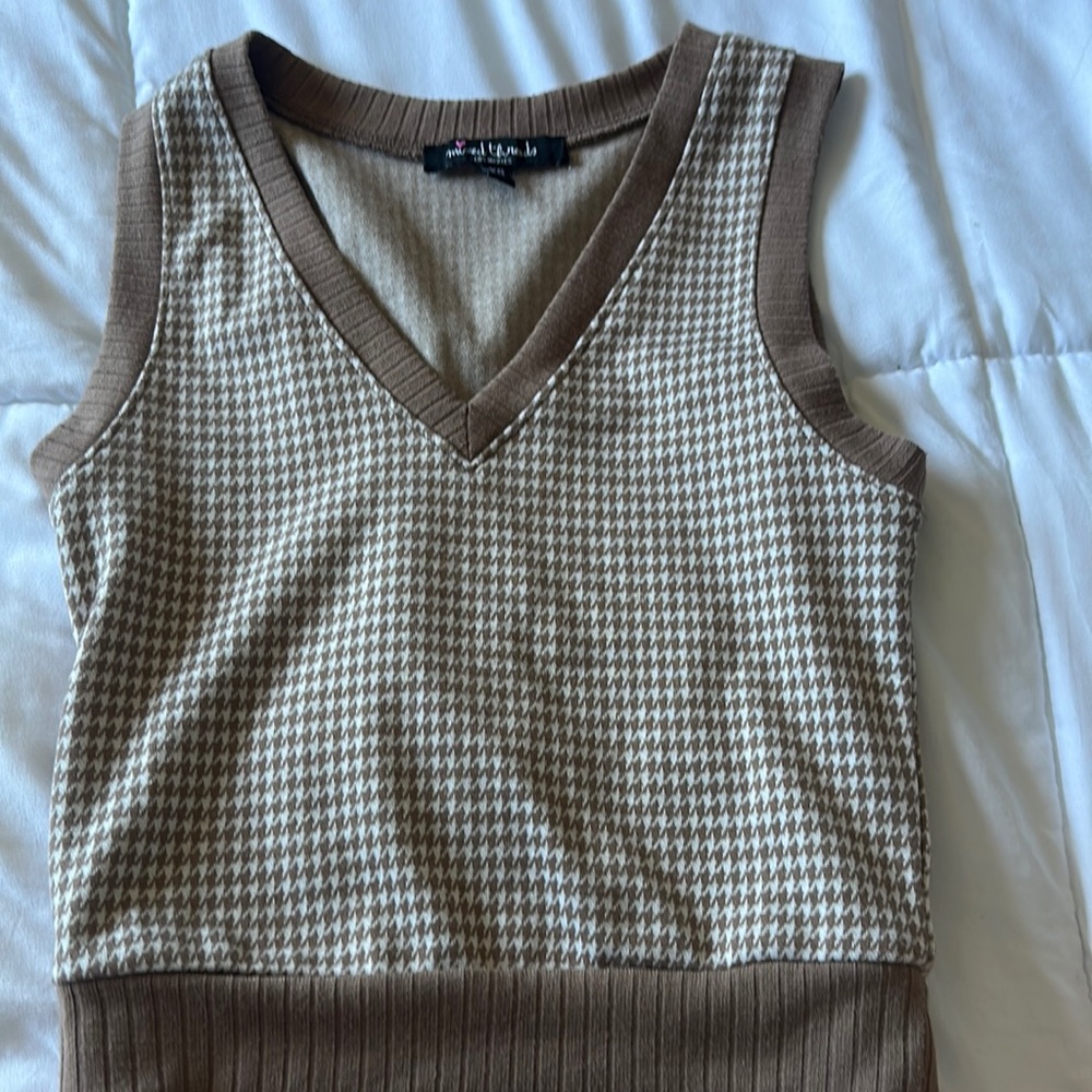 Sweater vest, xs, brown, never worn, smoke free home!